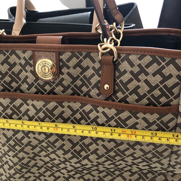 NEW ‼️ TOMMY HILFIGER-👜 - Picture 3 of 5